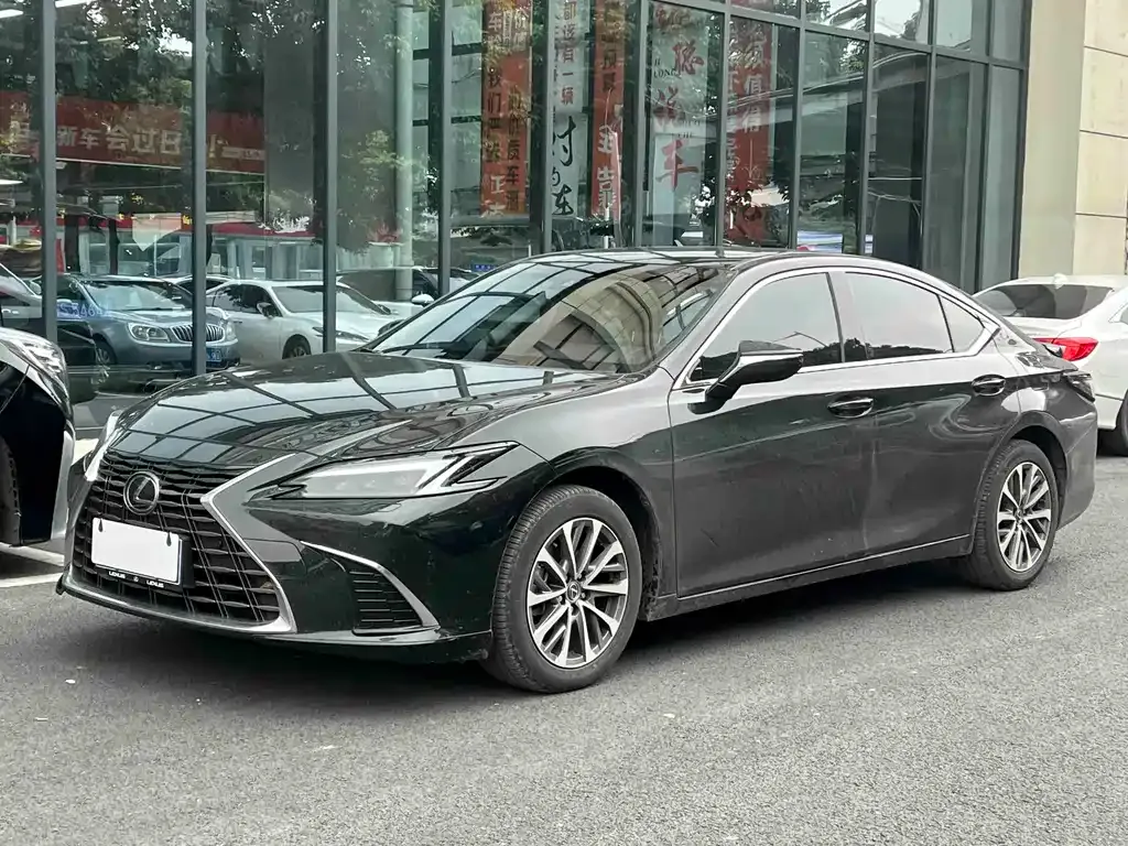 Lexus ES — фото 1