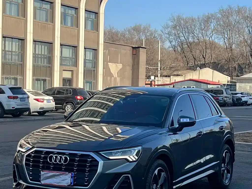 Audi Q3 — фото 1