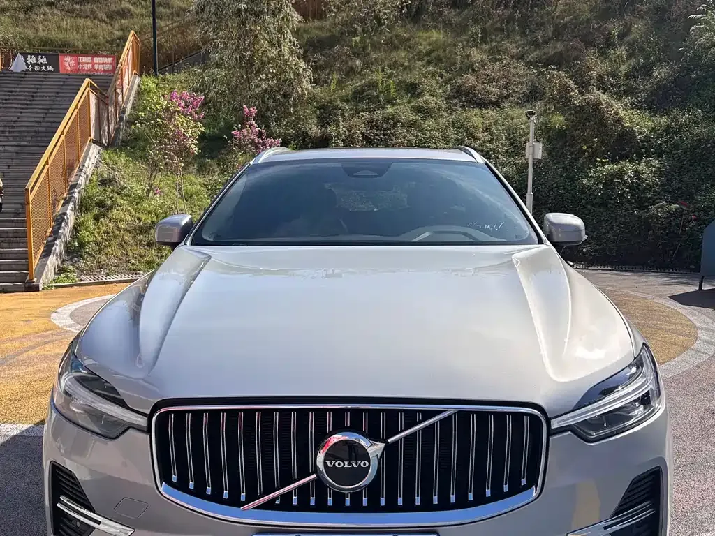 Volvo XC60 — фото 1
