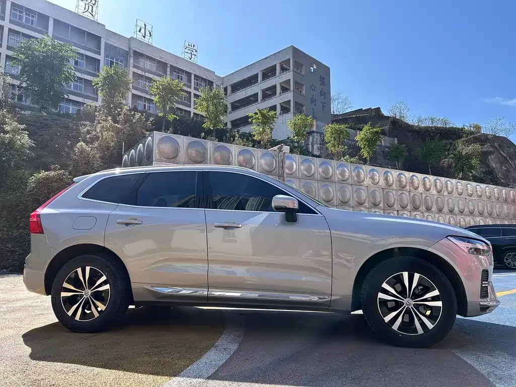 Volvo XC60 — фото 8