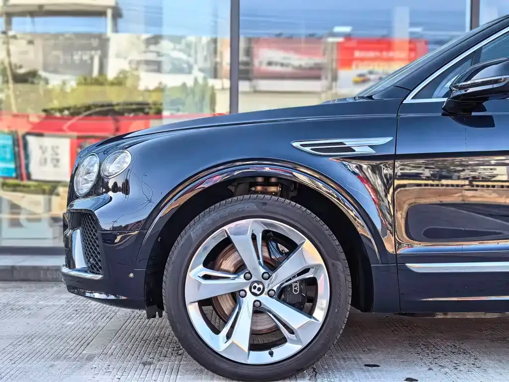 Bentley Bentayga — фото 9