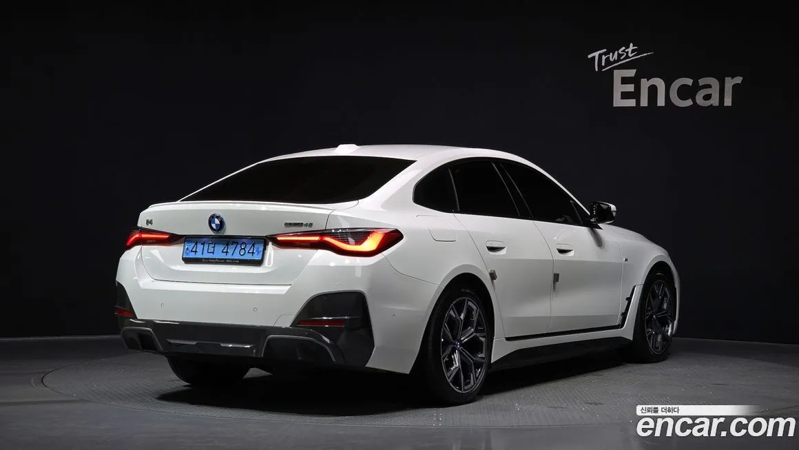 BMW i4 — фото 9