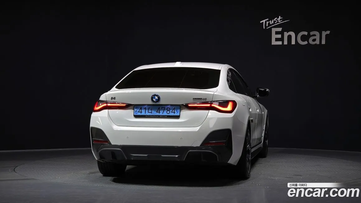 BMW i4 — фото 7