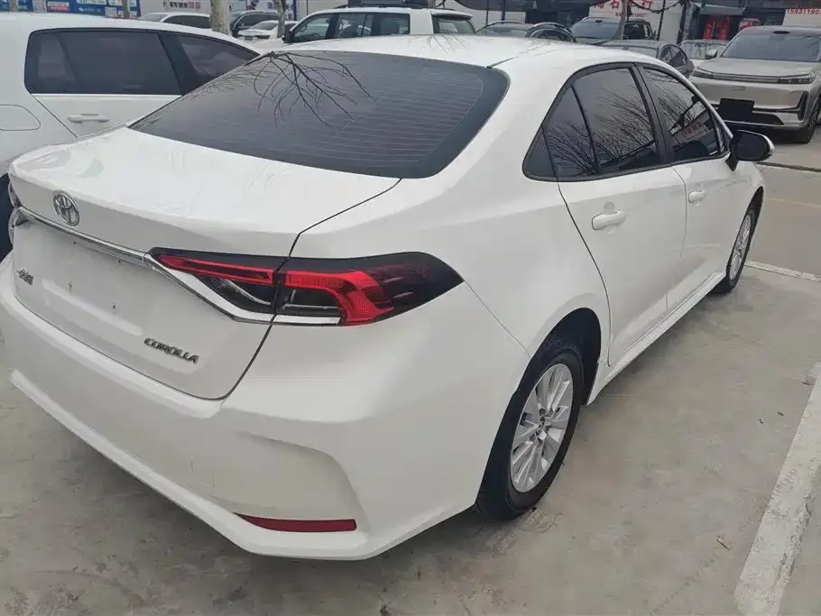 Toyota Corolla — фото 5