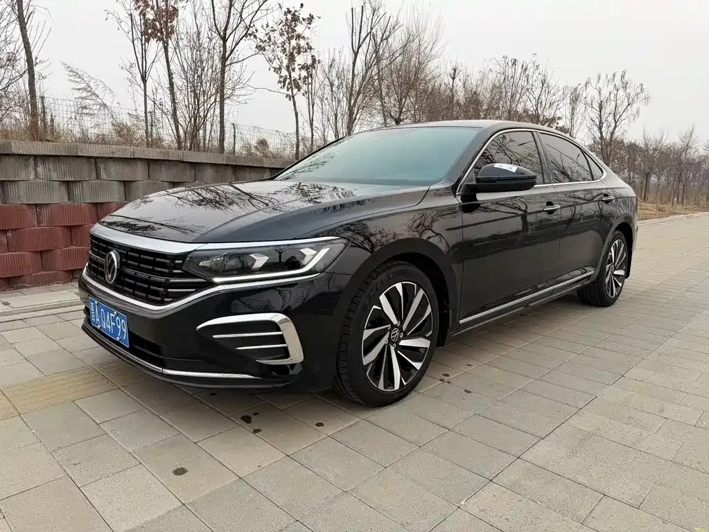Volkswagen Passat — фото 1