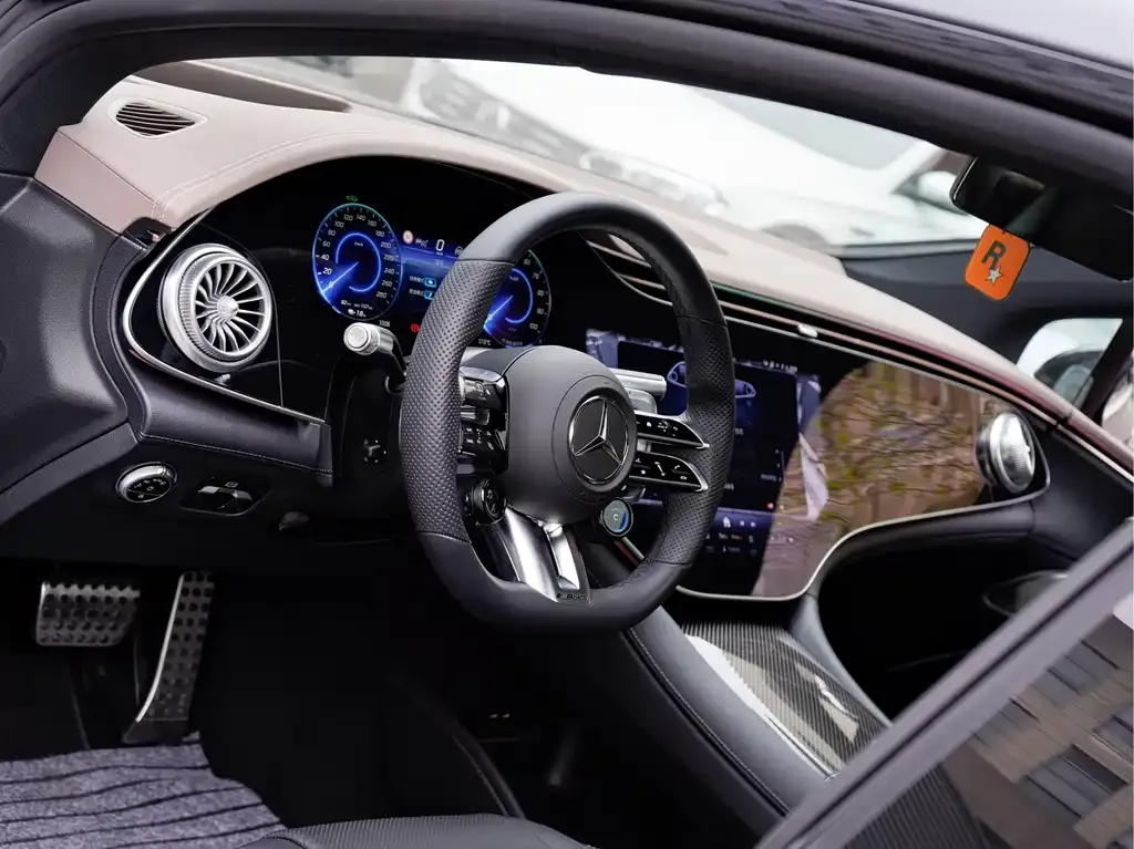 Mercedes-Benz EQS AMG — фото 10