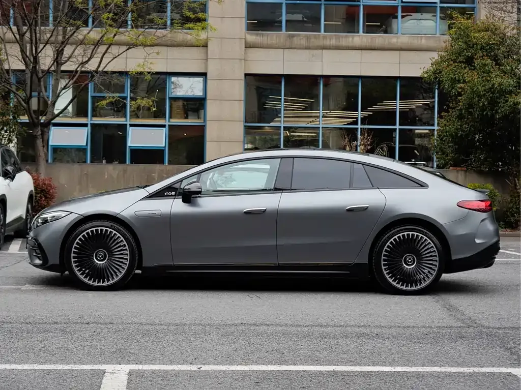 Mercedes-Benz EQS AMG — фото 7