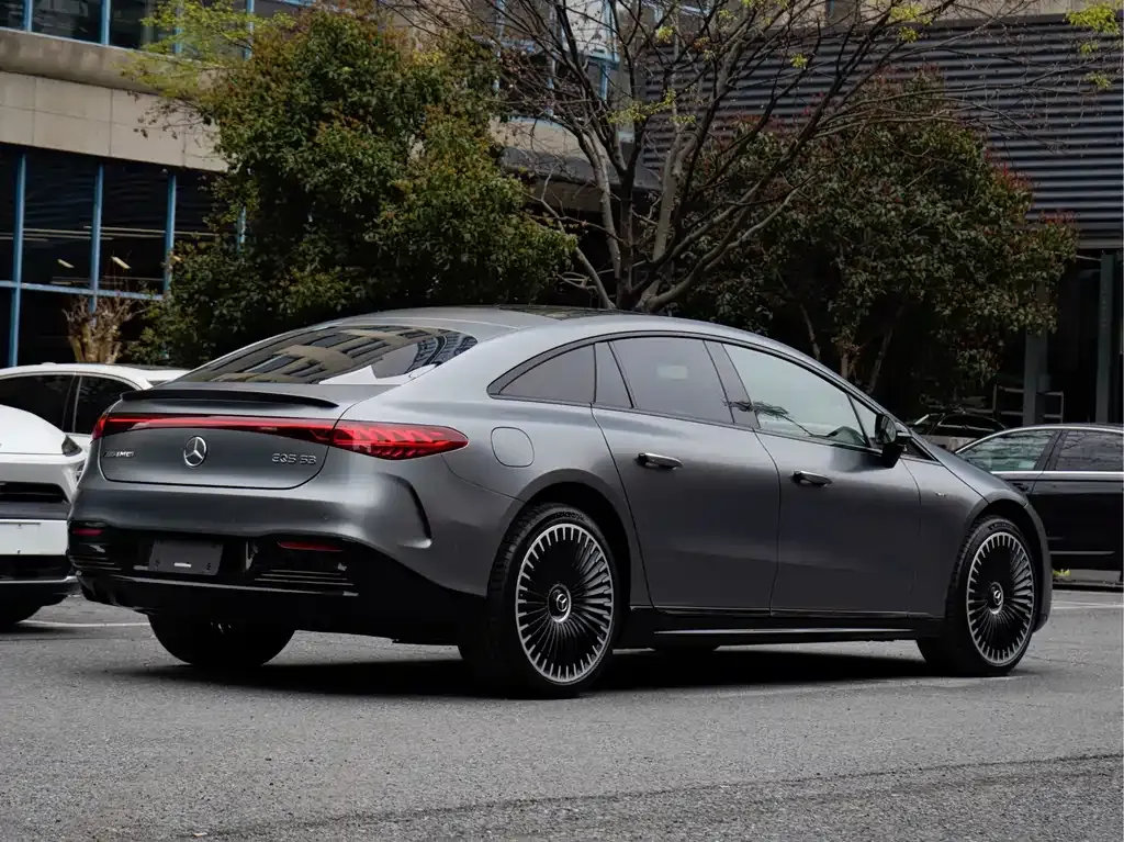 Mercedes-Benz EQS AMG — фото 6