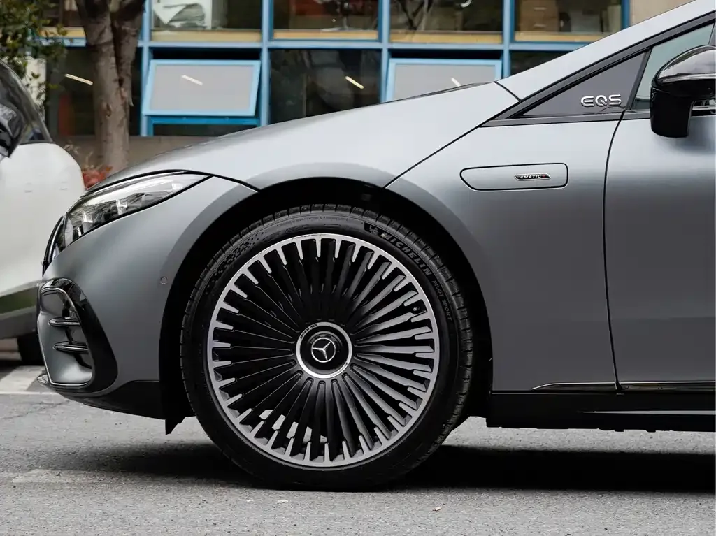 Mercedes-Benz EQS AMG — фото 4