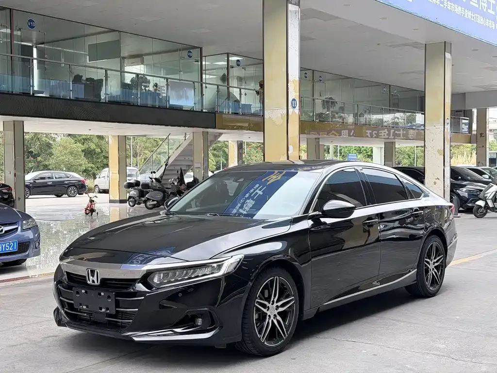 Honda Accord — фото 1