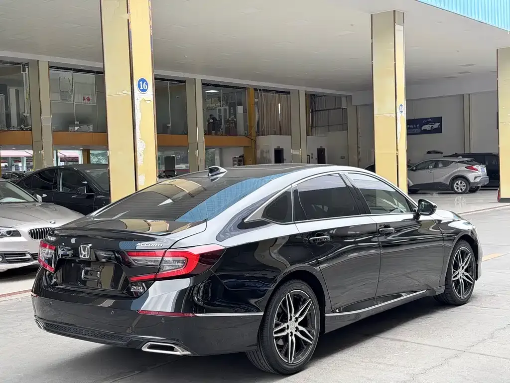Honda Accord — фото 4