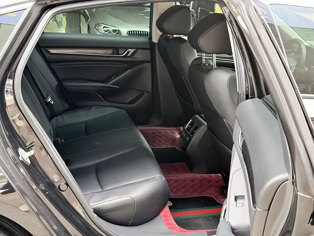 Honda Accord — фото 9
