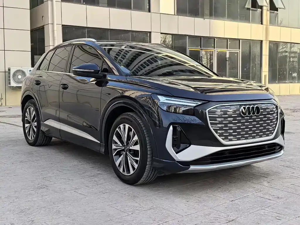 Audi Q4 e-tron — фото 2