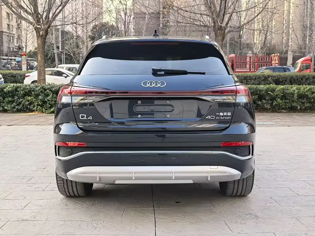 Audi Q4 e-tron — фото 7