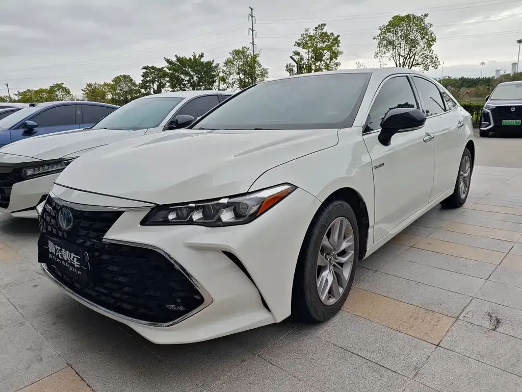 Toyota Avalon — фото 1