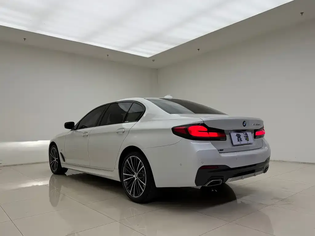 BMW 5 Series — фото 2