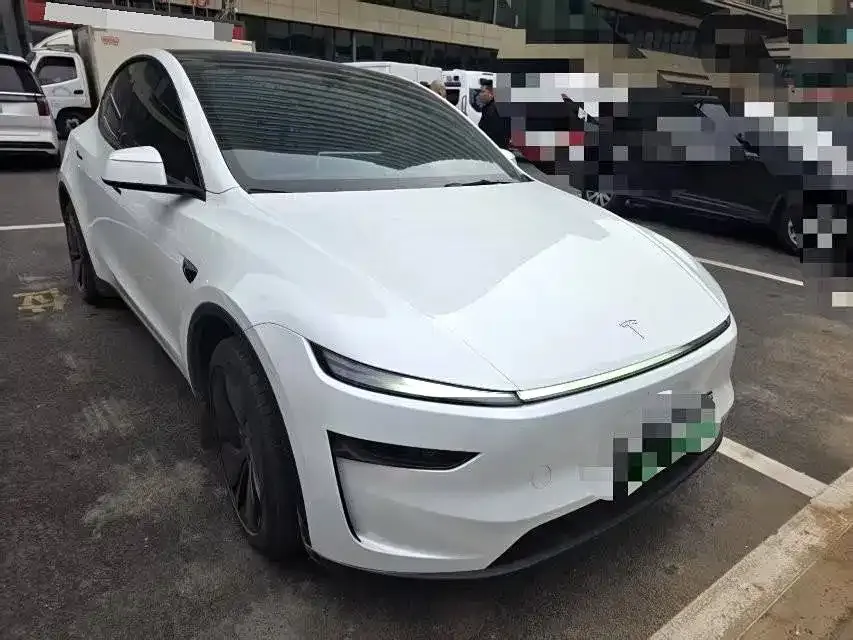 Tesla Model Y — фото 4