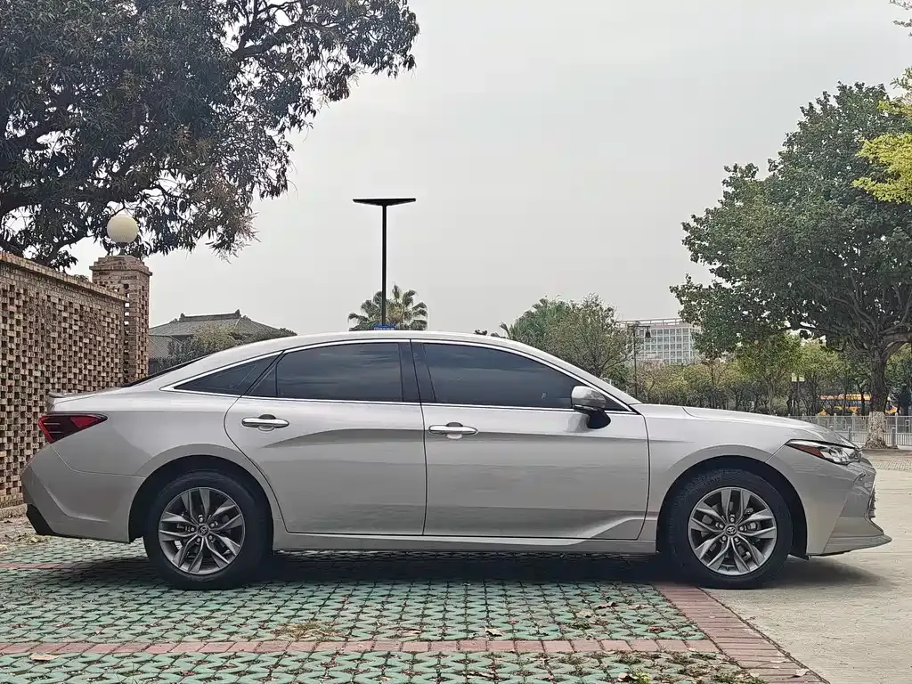 Toyota Avalon — фото 10
