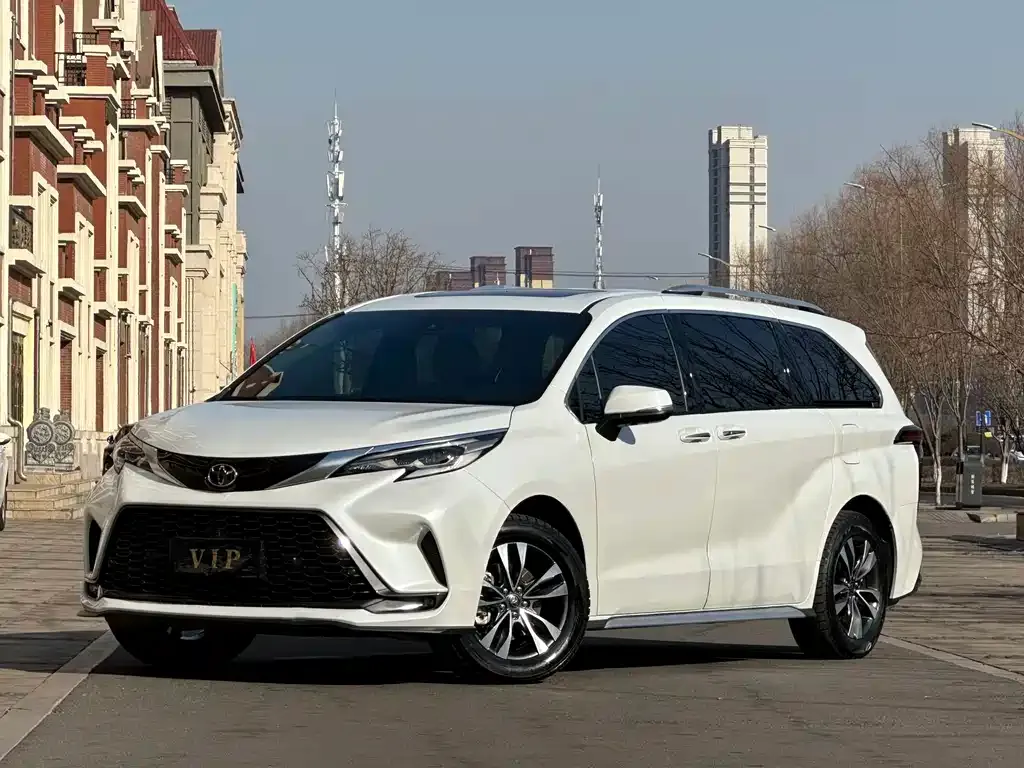 Toyota Granvia — фото 1