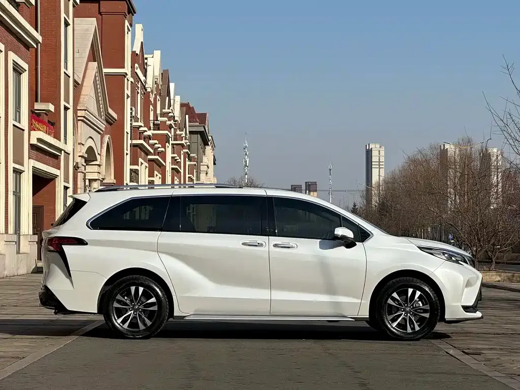 Toyota Granvia — фото 7