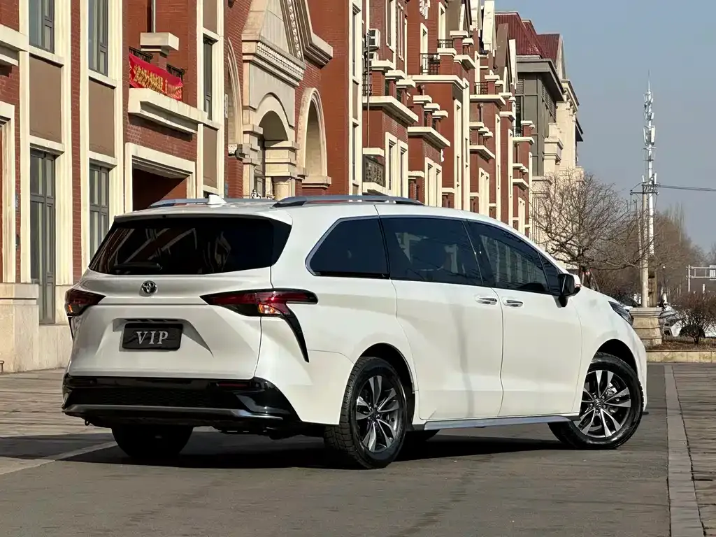 Toyota Granvia — фото 5