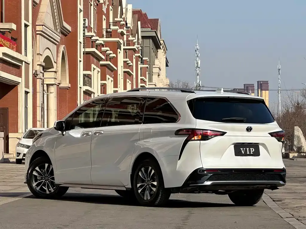 Toyota Granvia — фото 8