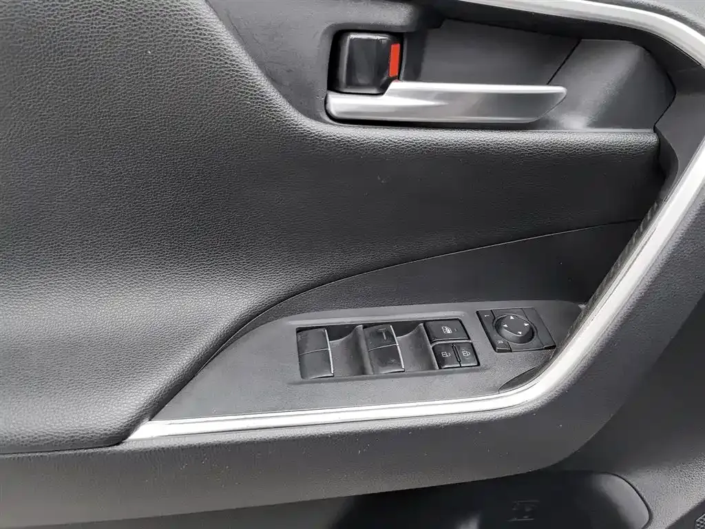 Toyota Wildlander — фото 10
