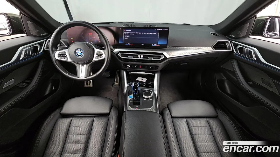 BMW i4 — фото 9