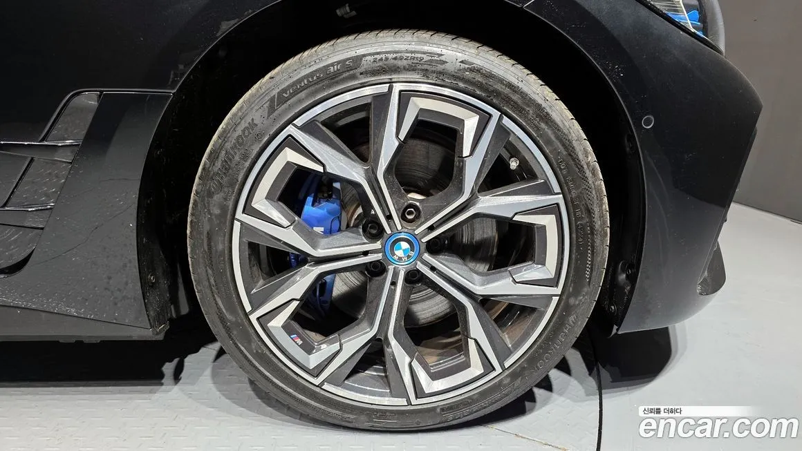 BMW i4 — фото 10