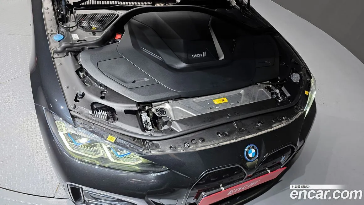 BMW i4 — фото 8