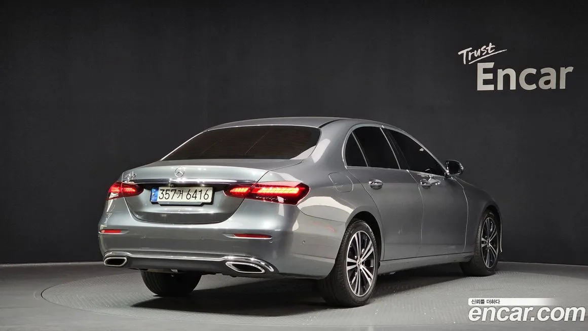 Mercedes-Benz E-Class — фото 8
