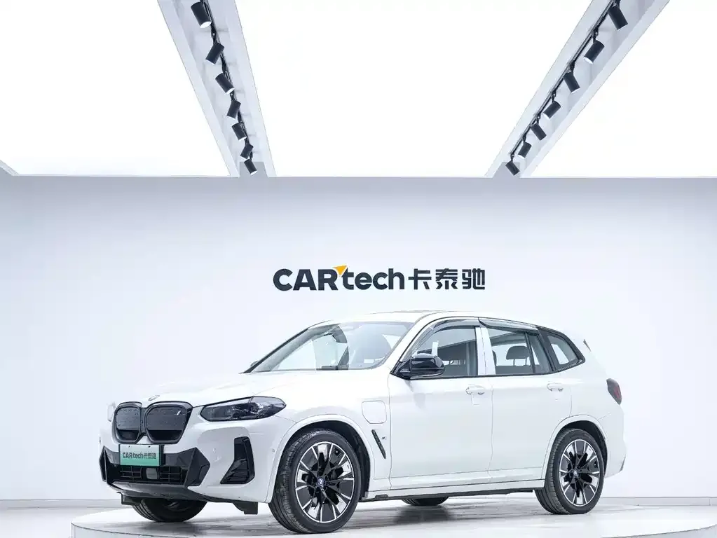 BMW iX3 — фото 1