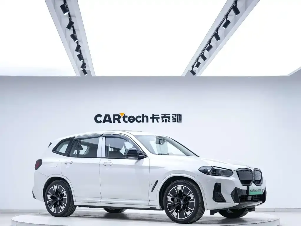 BMW iX3 — фото 9