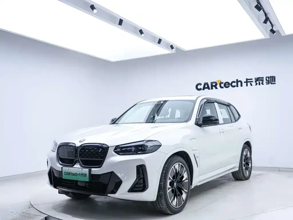 BMW iX3 — фото 10