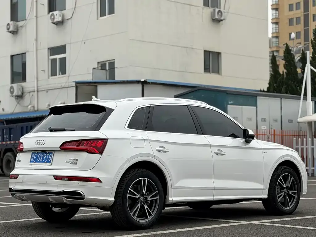 Audi Q5L — фото 3