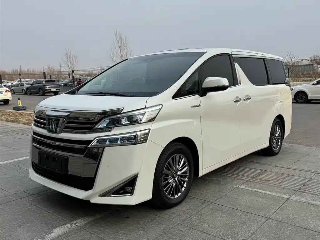 Toyota Vellfire — фото 1