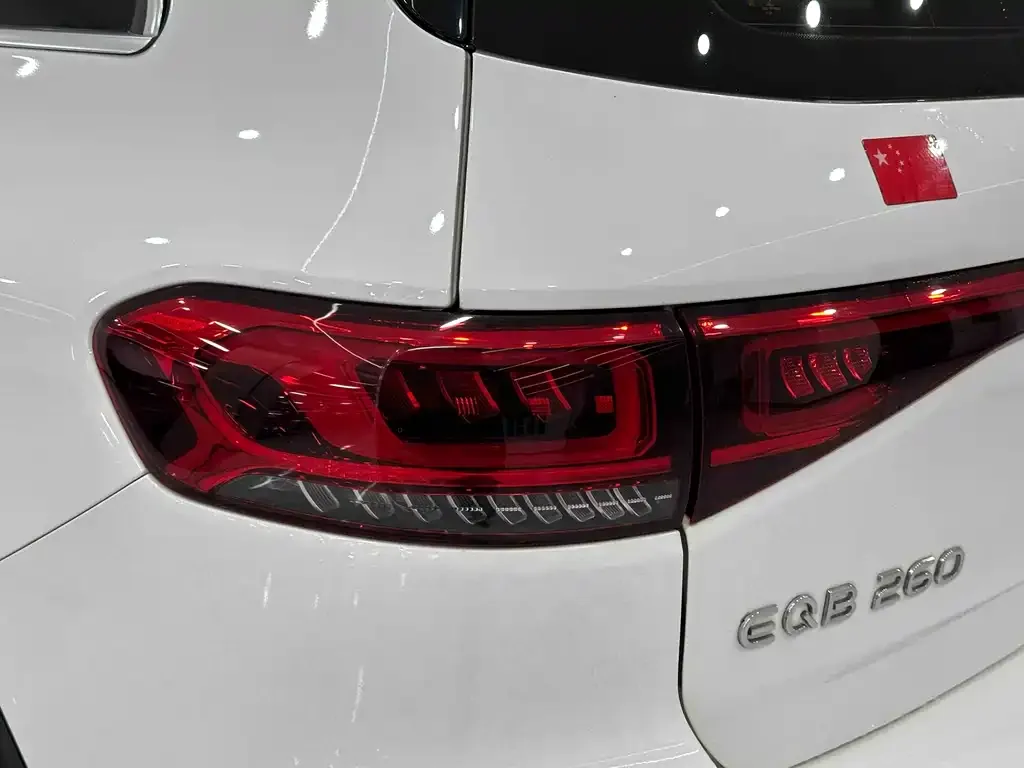 Mercedes-Benz EQB — фото 7