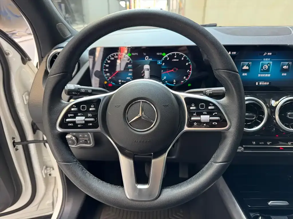 Mercedes-Benz GLA — фото 8