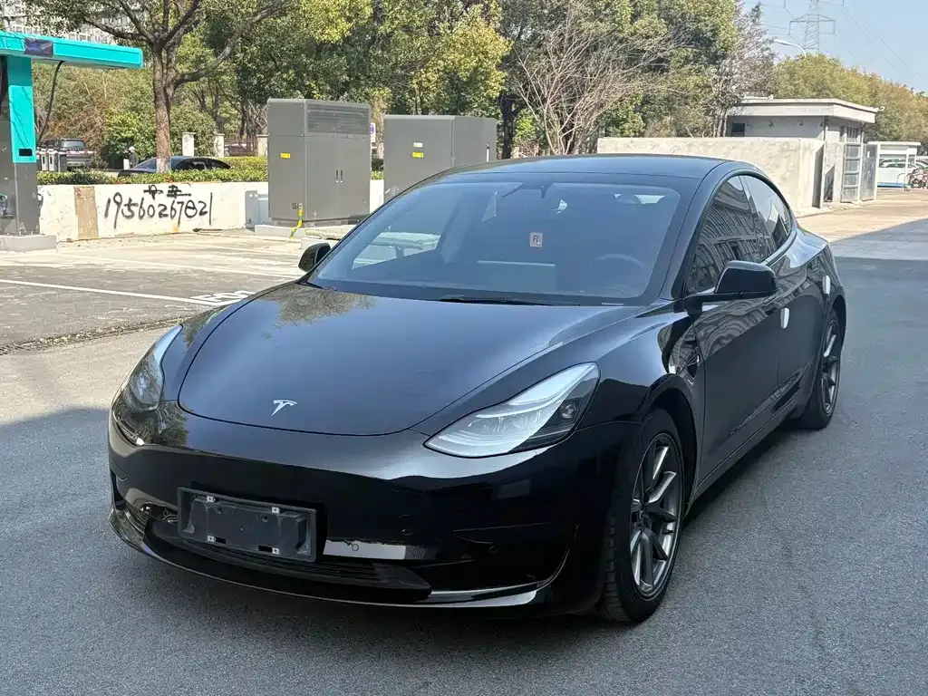 Tesla Model 3 — фото 1