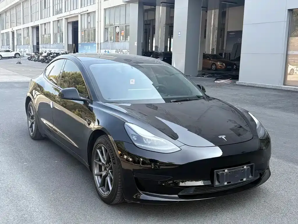 Tesla Model 3 — фото 5