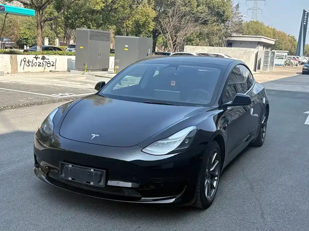 Tesla Model 3 — фото 10