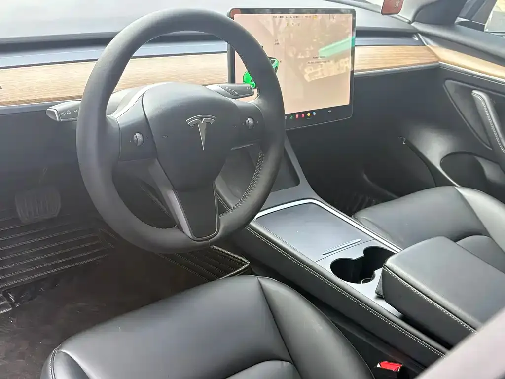 Tesla Model 3 — фото 7