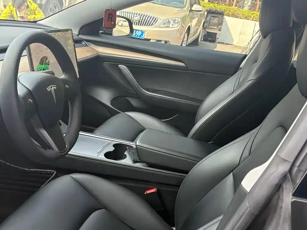 Tesla Model 3 — фото 4