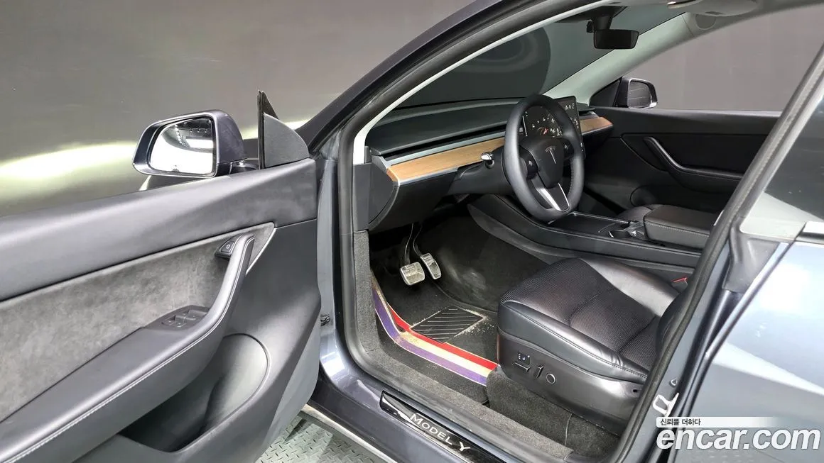 Tesla Model Y — фото 10