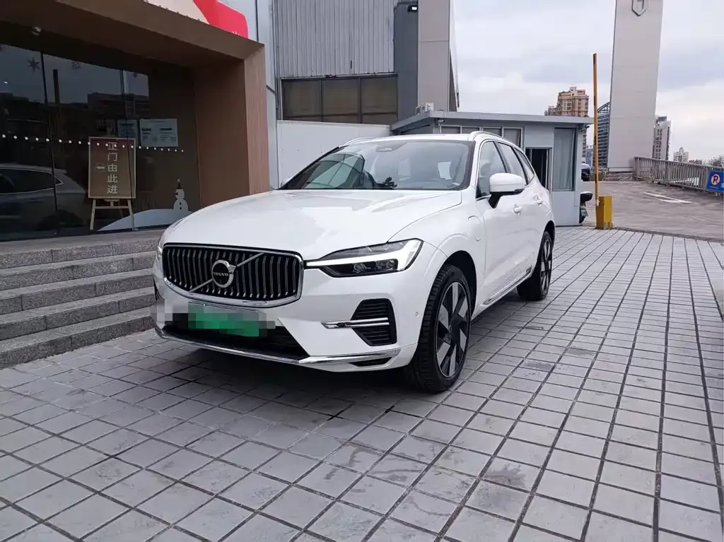Volvo XC60 PHEV — фото 8