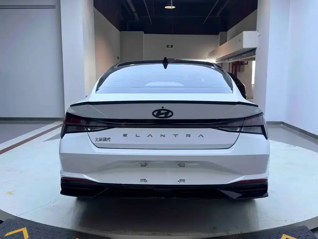 Hyundai Elantra — фото 5