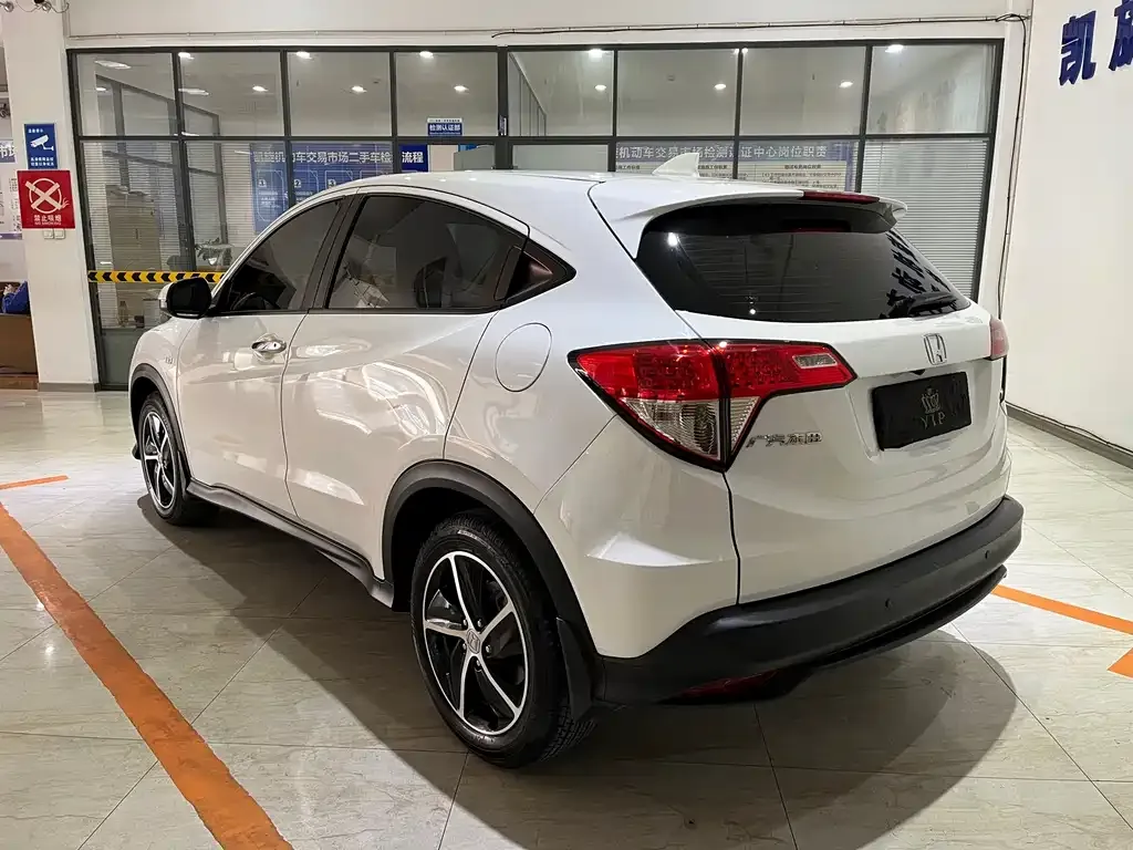 Honda Vezel — фото 8