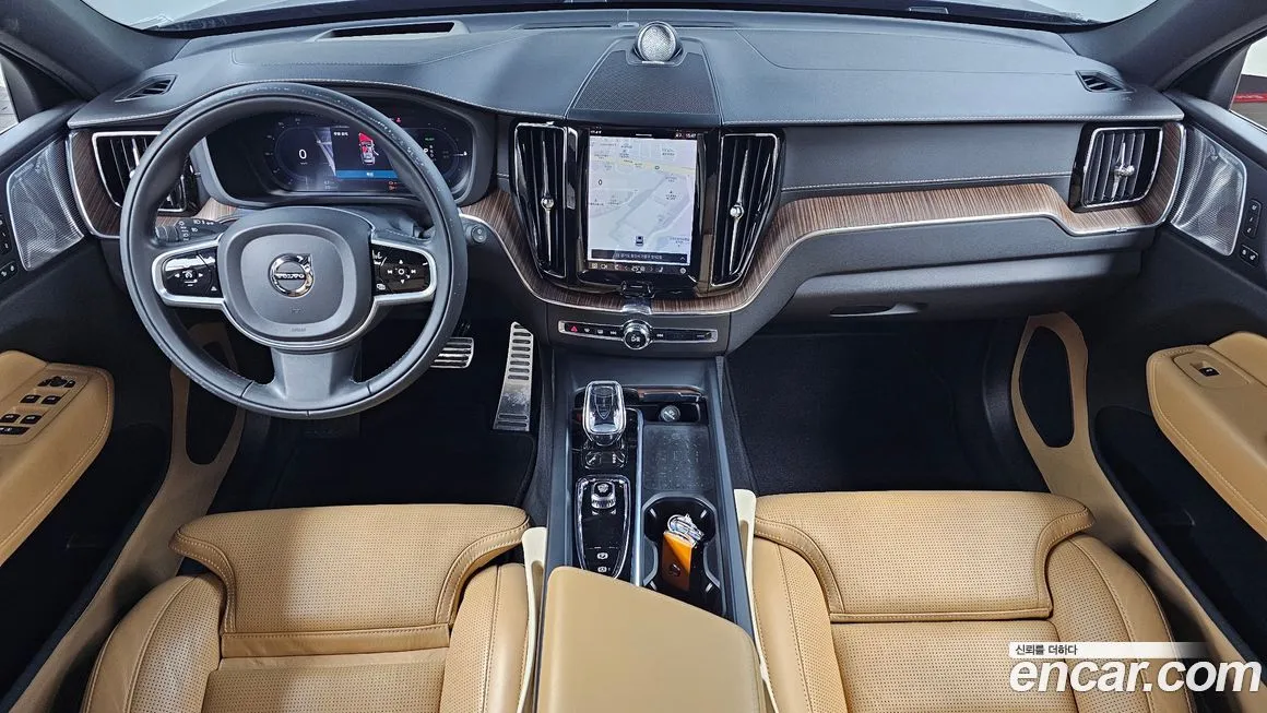 Volvo XC60 — фото 9