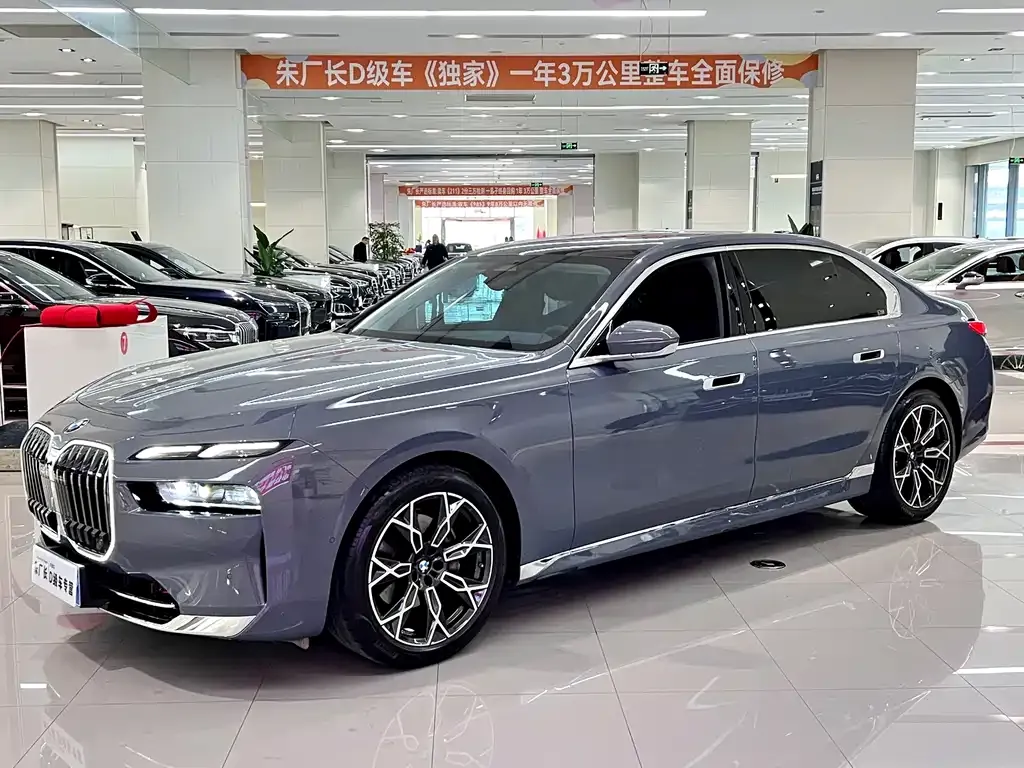 BMW 7 Series — фото 1