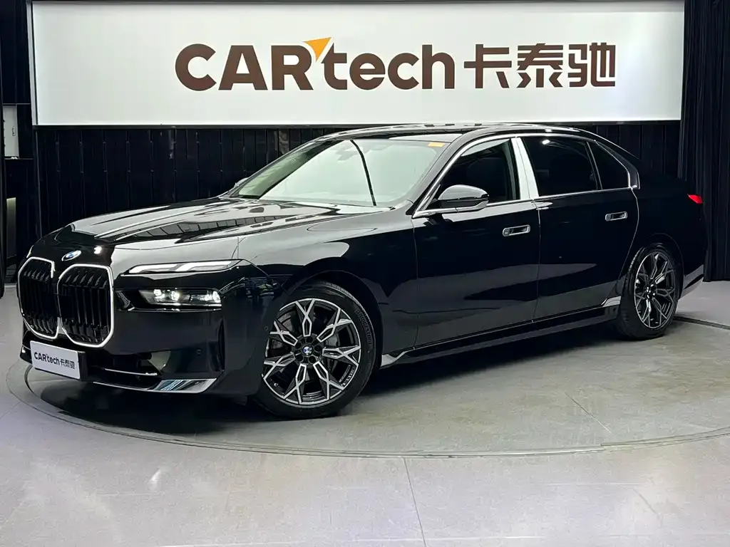 BMW 7 Series — фото 1